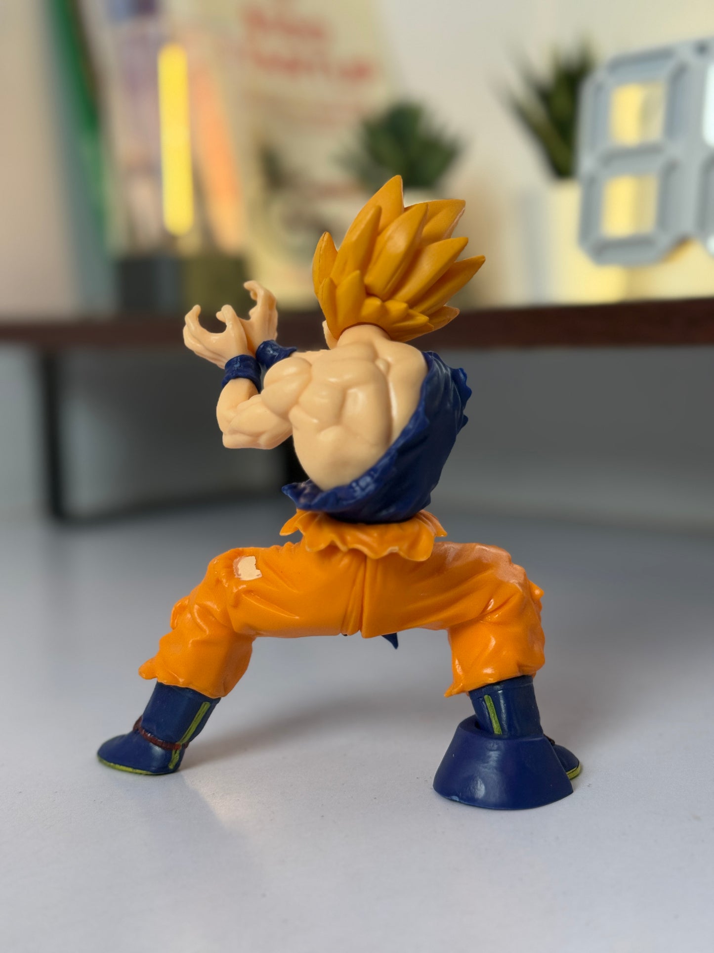 16 cm Super Saiyan Goku Figurine – Dragon Ball Z Collectible