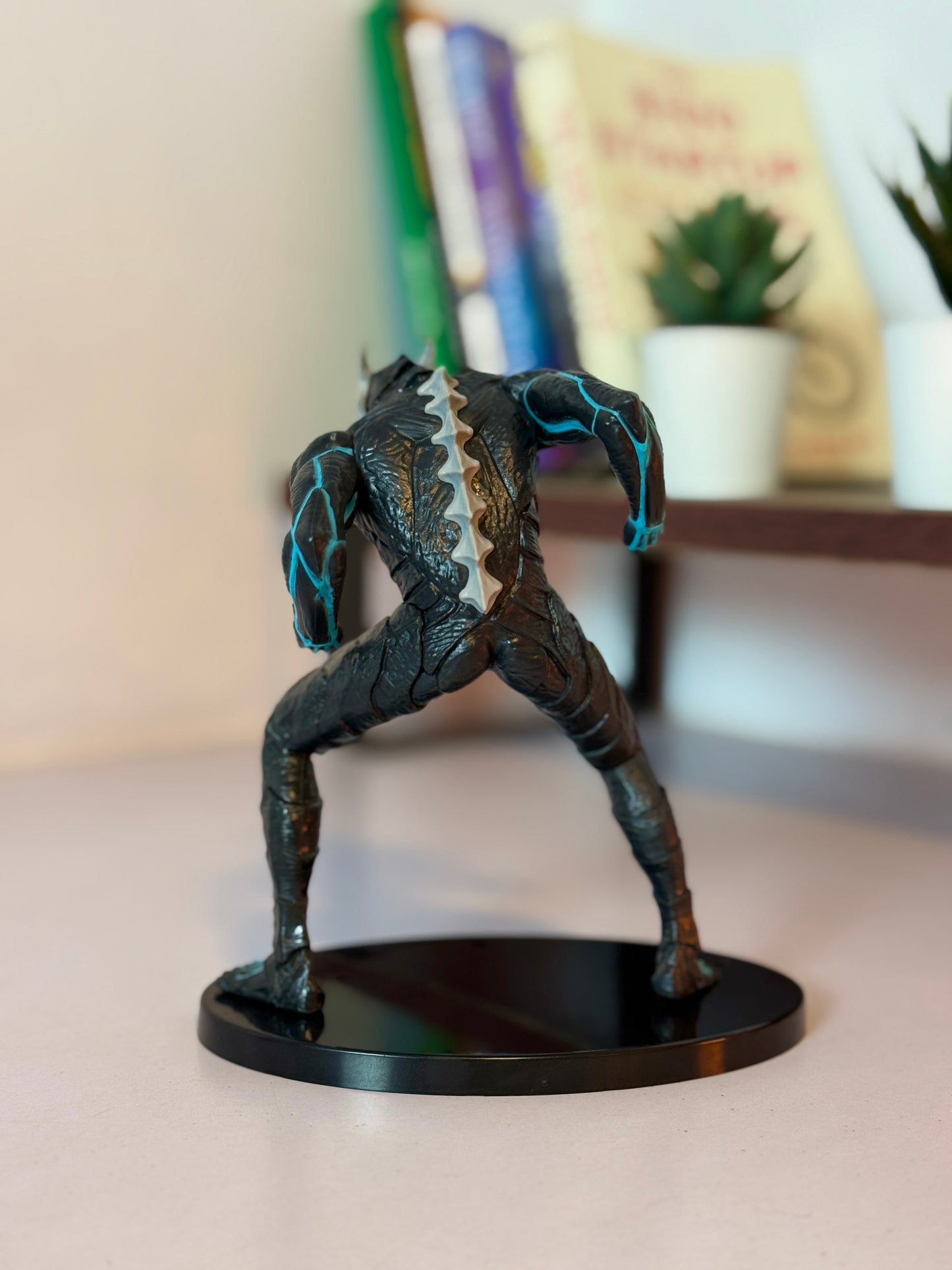 Hibino Kafka from Kaiju No.8
 Figure 17cm