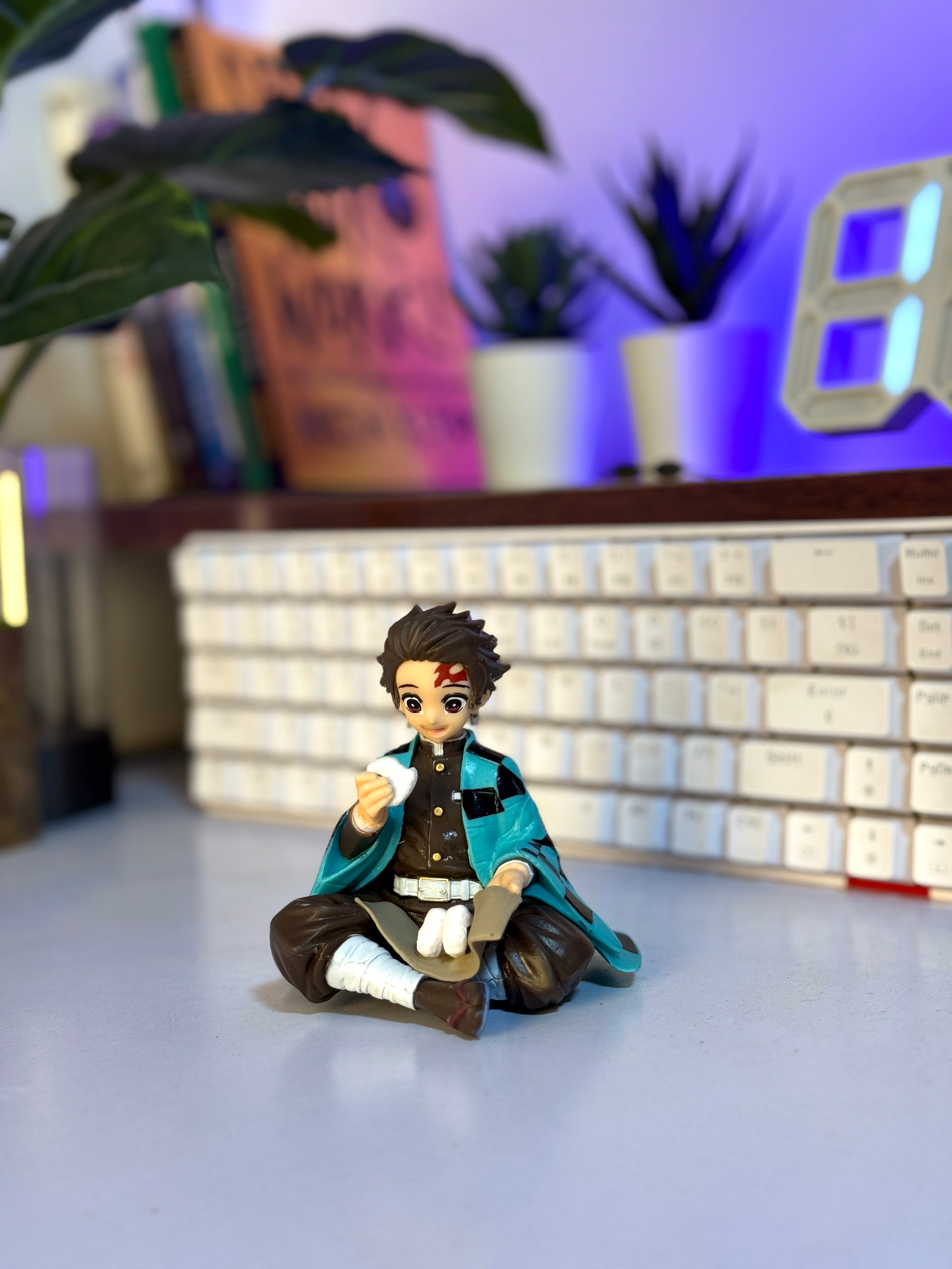 12 cm Anime Hero Sitting Action Figure – Cute Collectible Eating Scene Statue | Action Nook