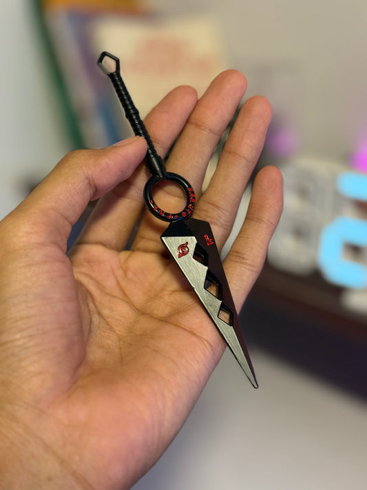 Black Kunai Keychain with Silver Accents – Anime-Inspired Collectible