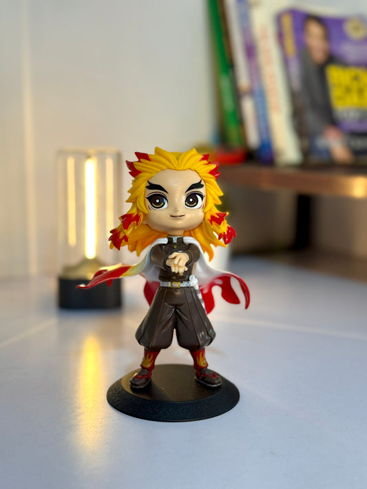 Demon Slayer: Kimetsu no Yaiba - Kyojuro Rengoku Figure (16cm)