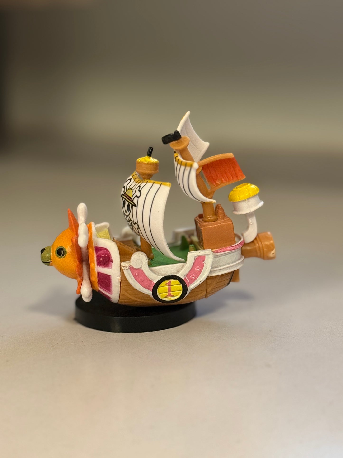 One Piece Thousand Sunny Mini Ship Figure – 8 cm Collectible