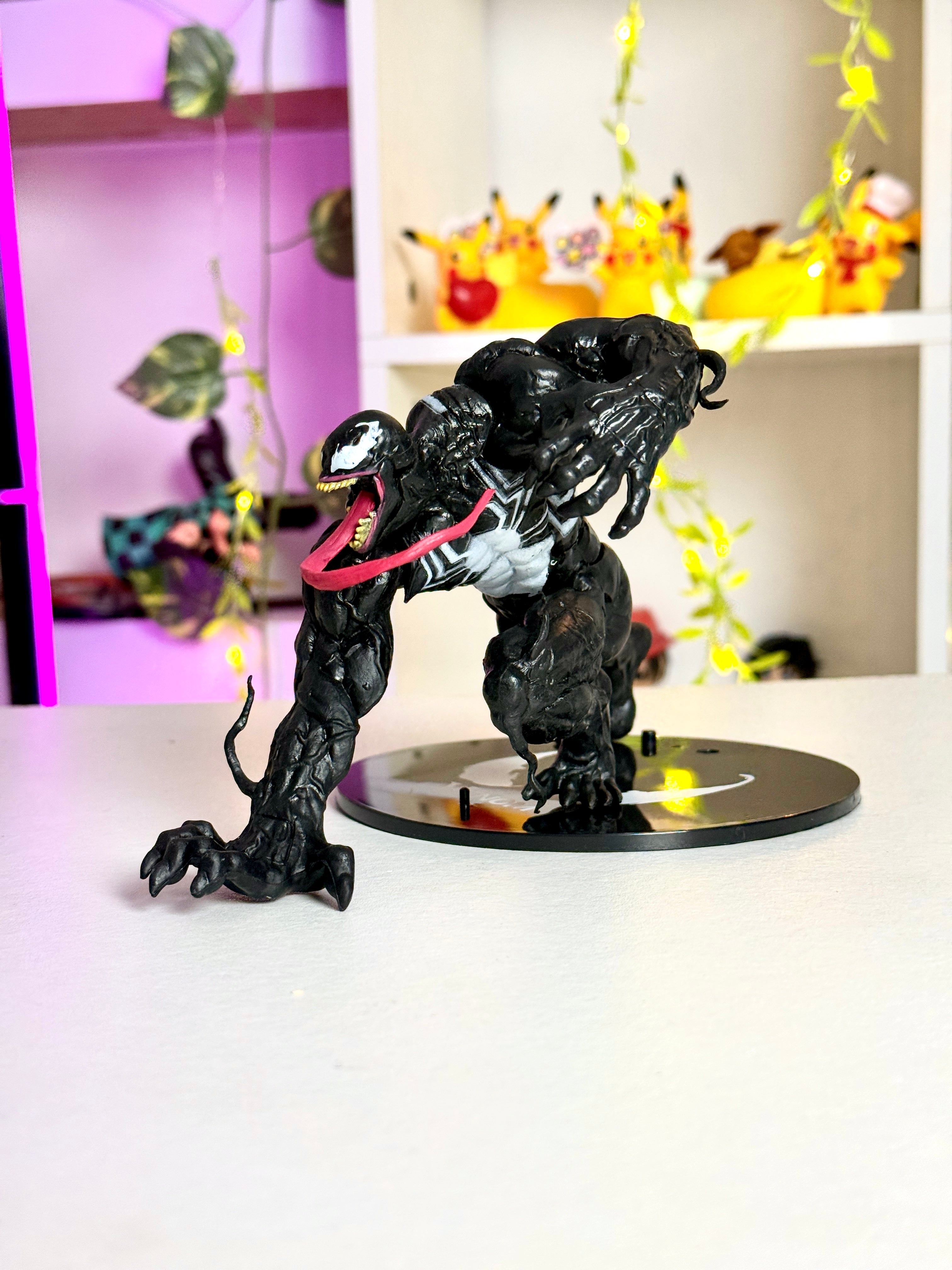 Venom Crawling Pose Figure (12×21×13.4cm) — Action Nook Premium Marvel Collectible Figurine