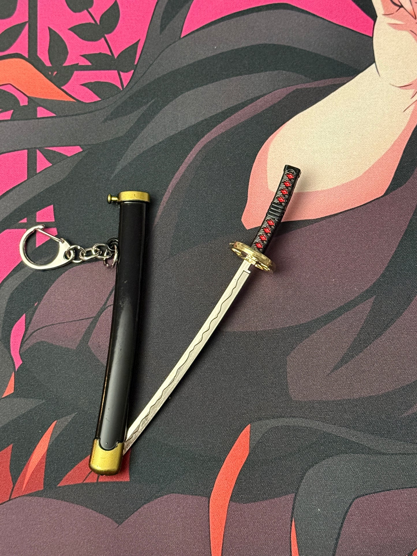 Anime Inspired Metal Katana Keychain / Mini Collectible - 15cm Black & Gold Samurai Sword